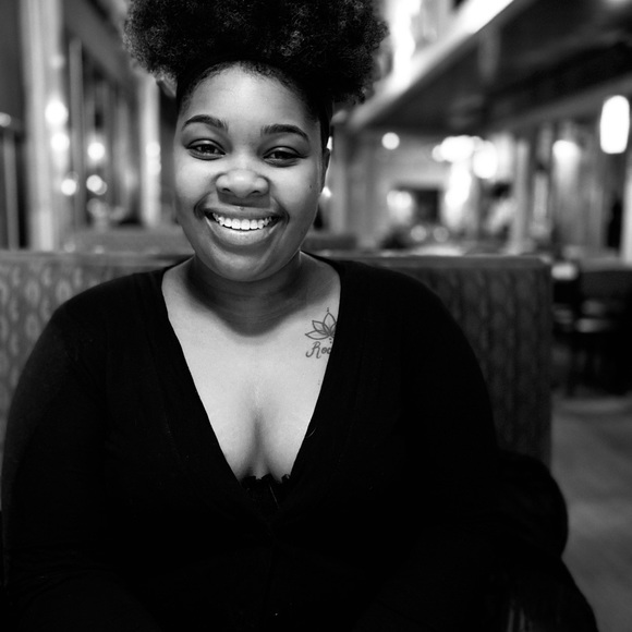 Meet your Posher, Zakiya - Picture 2 of 5